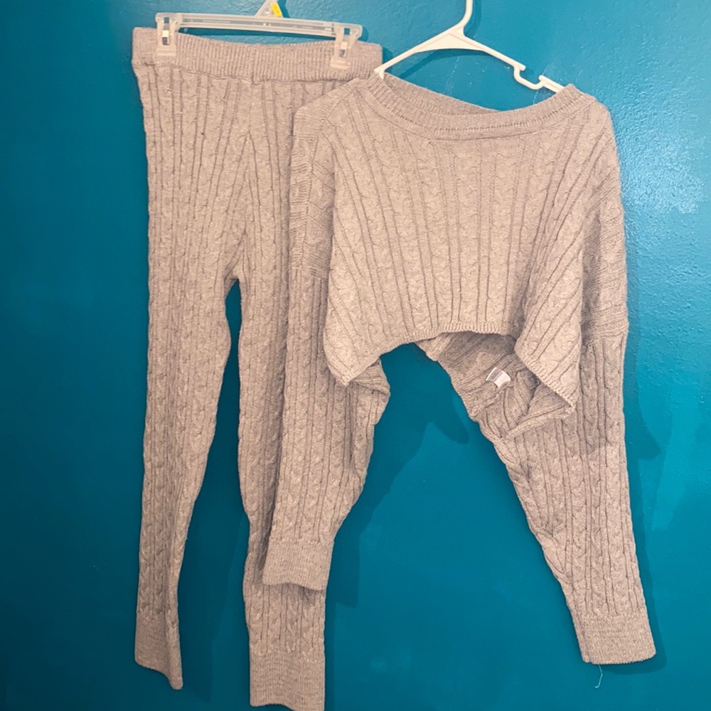Cozy 2 piece oversized crop and joggers set